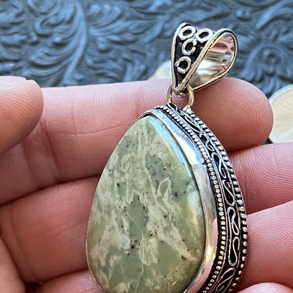 Green Opal Crystal Stone Jewelry Vintage Styled Pendant - Picture 6 of 8